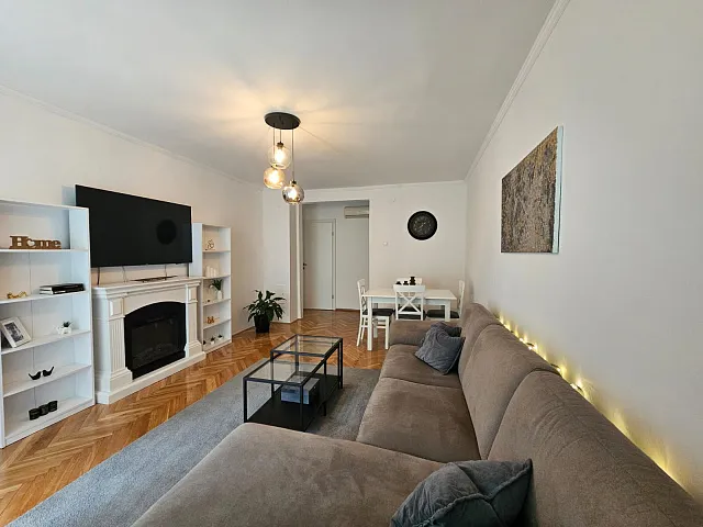 Beautiful and spacious two-bedroom apartment in an excellent location — photo 5